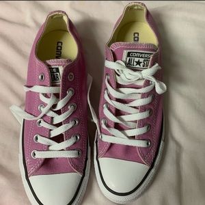 📍Brand New📍purple Low top converse